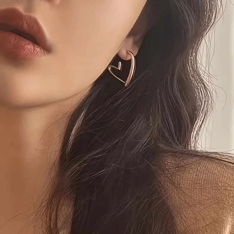 Elegantne naušnice u obliku srca od roze zlata