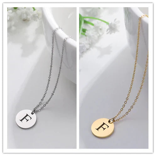 Elegantna zlatna ogrlica sa slovnim privjeskom