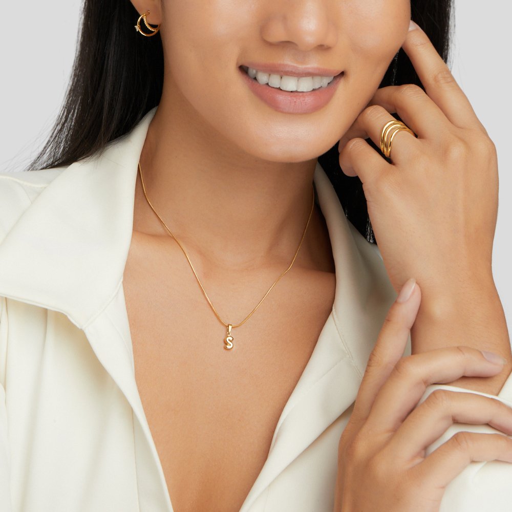 Šik Ogrlica sa Pufnastim Slovima