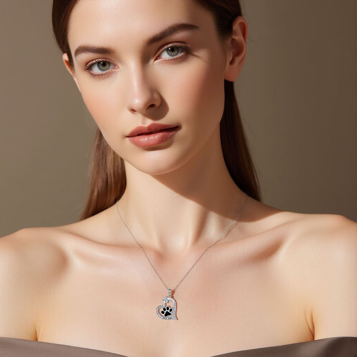 Ogrlica sa otiskom šape