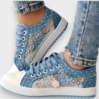 Svijetlo plava - Bijela