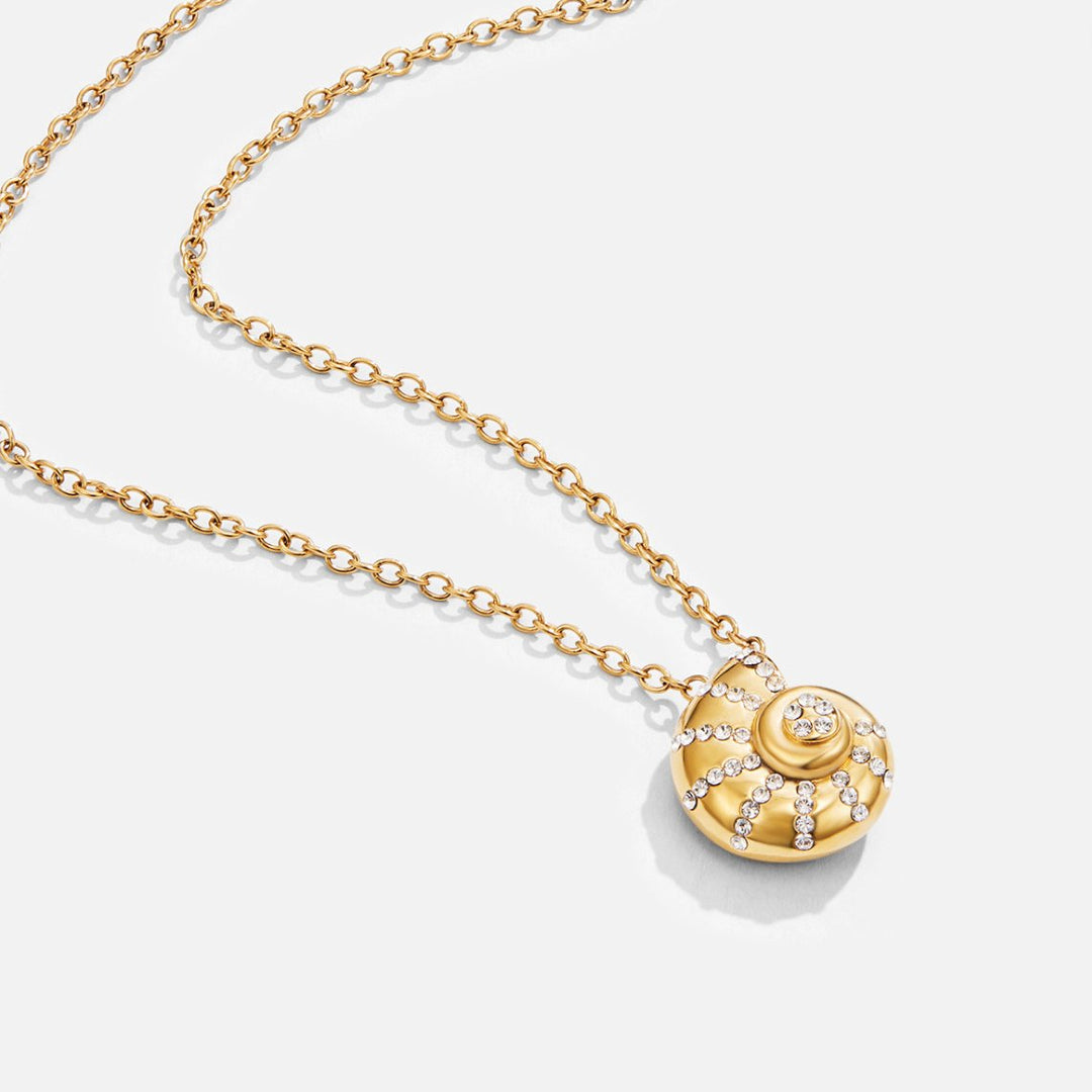 Ogrlica sa privjeskom u obliku kristalne školjke